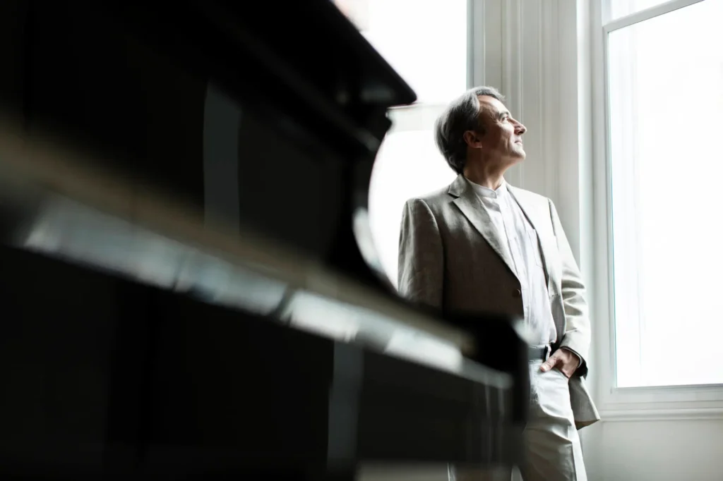 364-col-hi-res-for-print-J-E-Bavouzet-4July2016-c-B-Ealovega