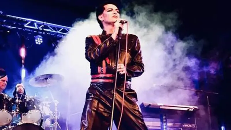 gary-numan-live-experience-production-shot-1024x576